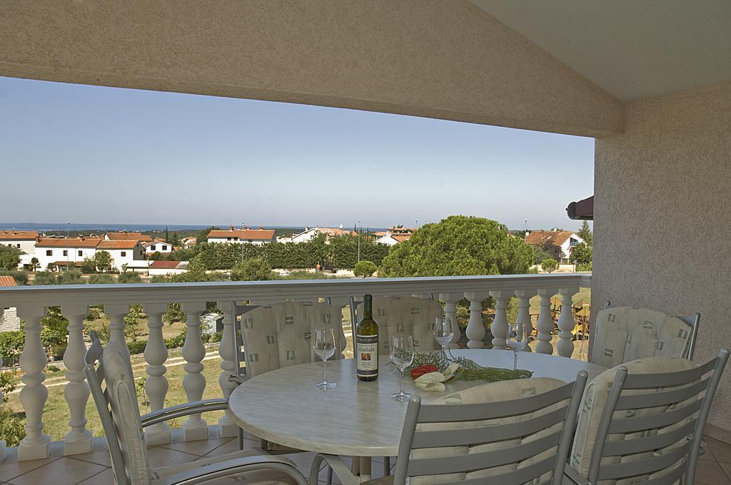 Apartments Lidija Matosevic Poreč Exteriör bild